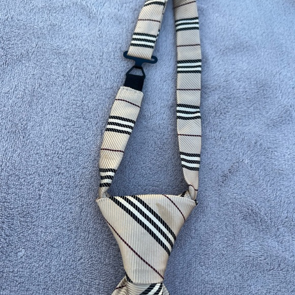 Burberry Kids Necktie (PRICE FIRM❤️) - Picture 2 of 14